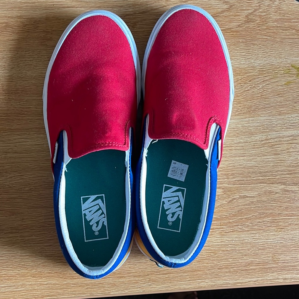 (M) Vans Yacht Club Slip-On size9 worn twice. Fits too big. Fairly new.